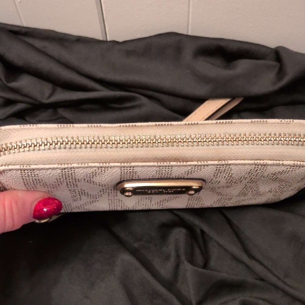 Michael Kors Beige Logo Wristlet - Picture 11 of 14